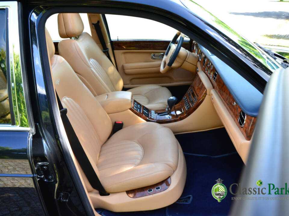 Image 23/50 of Bentley Arnage Green Label (1999)