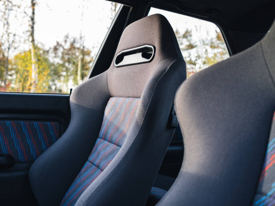 Image 33/50 of BMW M3 Sport Evo (1990)