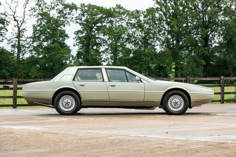 Image 5/39 of Aston Martin Lagonda (1982)