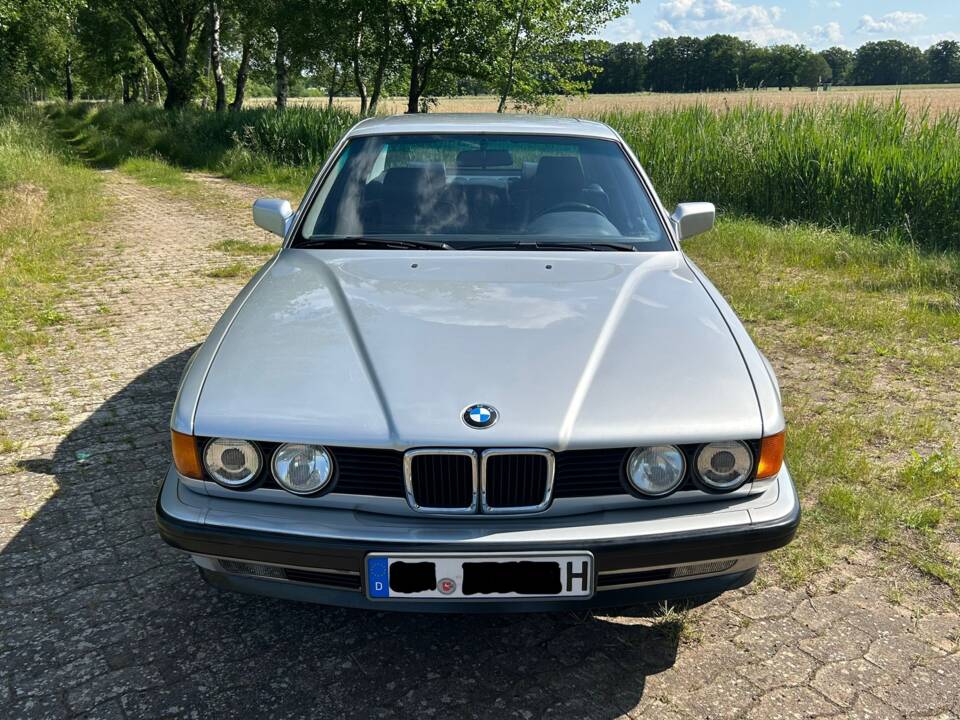 Image 6/33 de BMW 735i (1990)