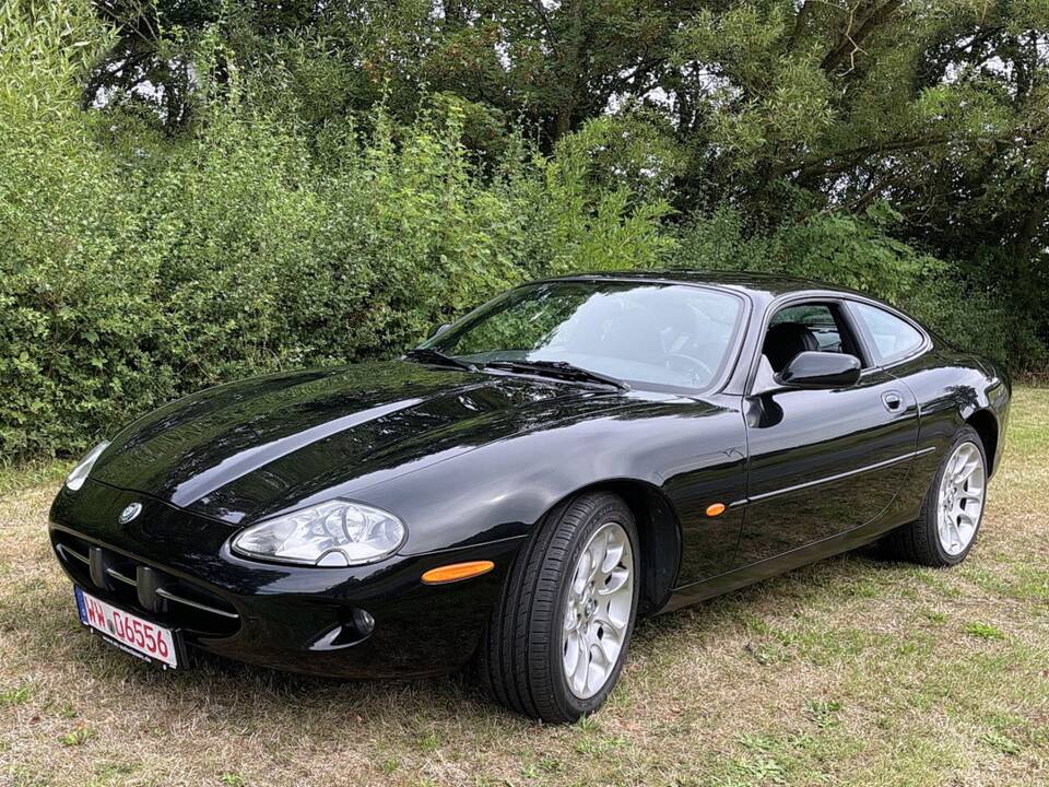 Image 3/14 of Jaguar XK8 4.0 (1999)