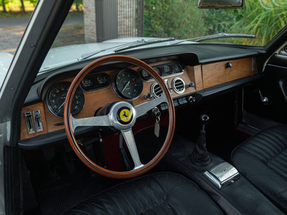 Afbeelding 36/50 van Ferrari 330 GT 2+2 (1964)