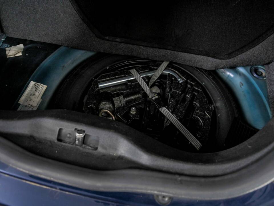 Immagine 43/50 di Volkswagen New Beetle 1.6 (2004)