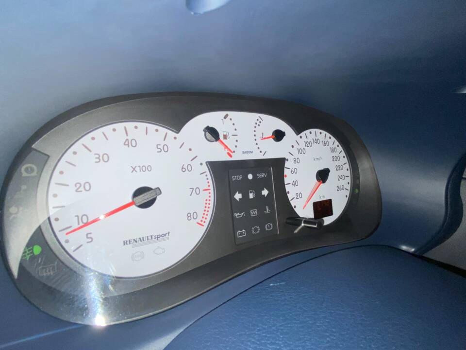 Immagine 18/43 di Renault Clio II V6 (2001)