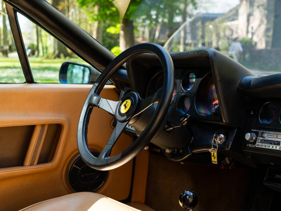 Image 17/27 of Ferrari 512 BBi (1984)