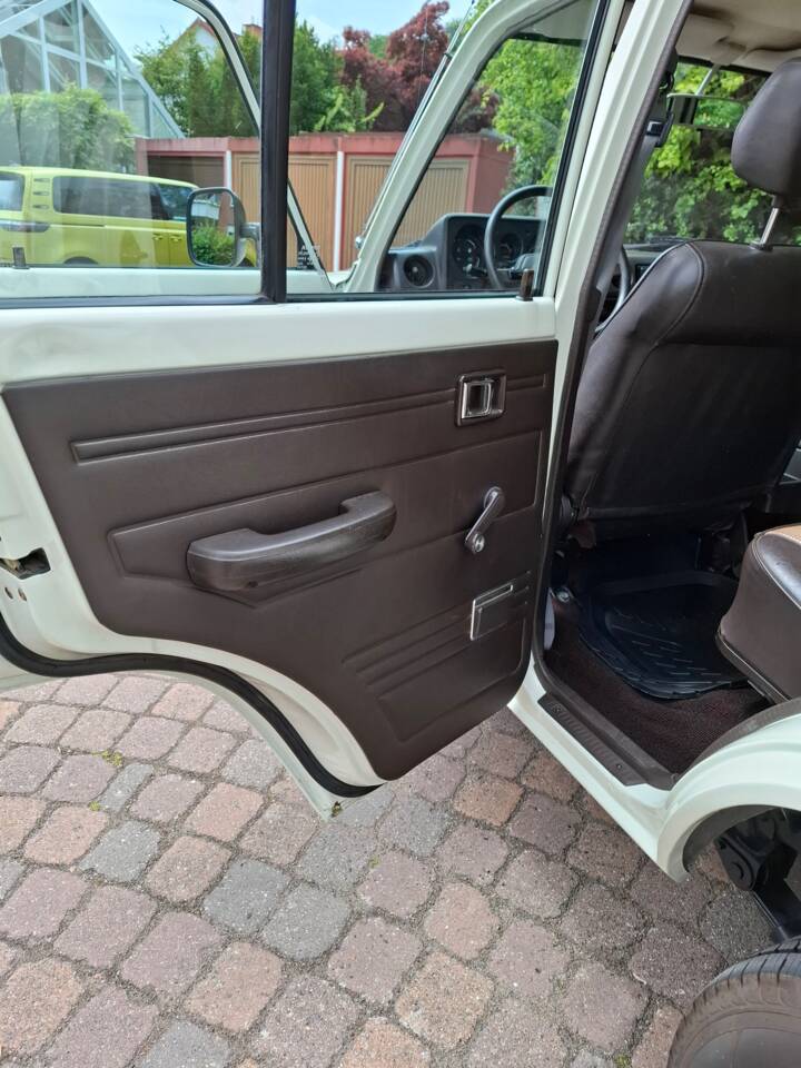 Imagen 9/32 de Toyota Land Cruiser HJ 60 (1986)