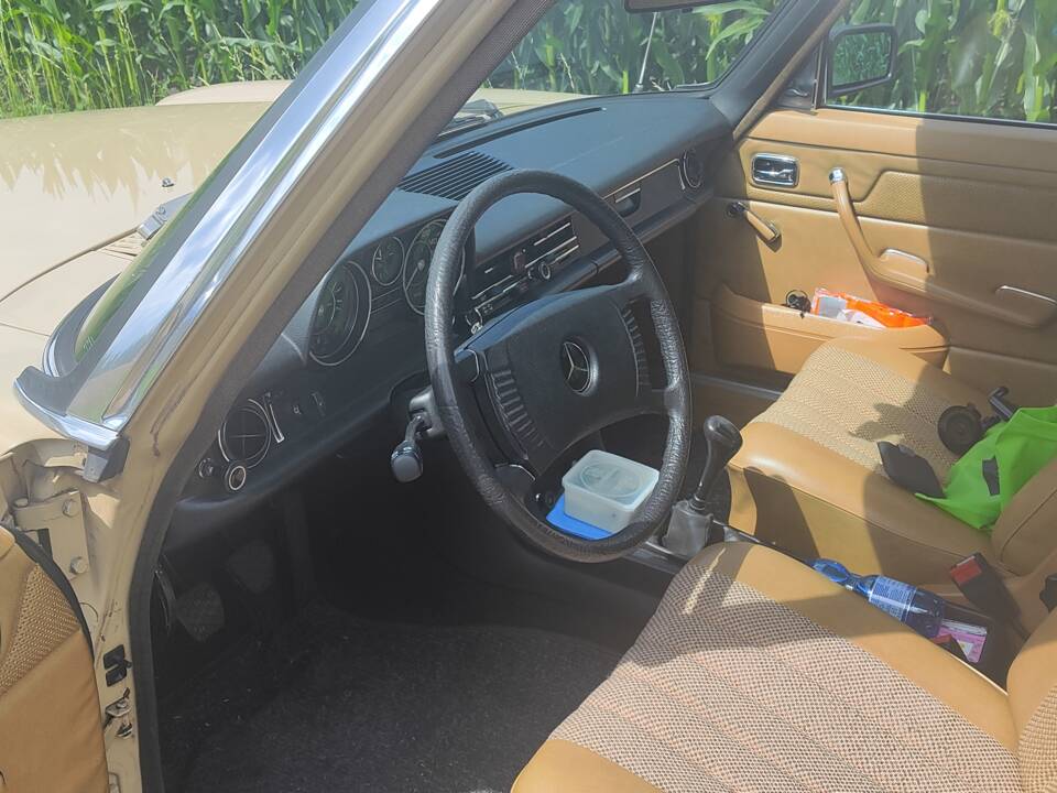Bild 5/59 von Mercedes-Benz 230&#x2F;4 (1974)