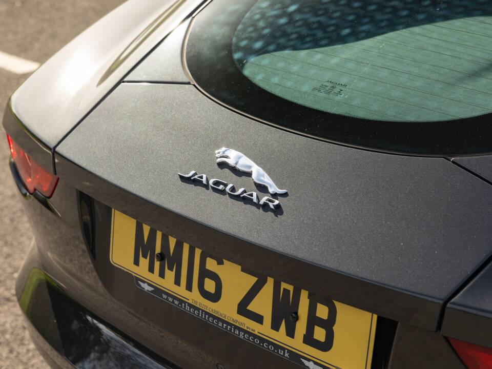 Image 42/45 of Jaguar F-Type (2016)