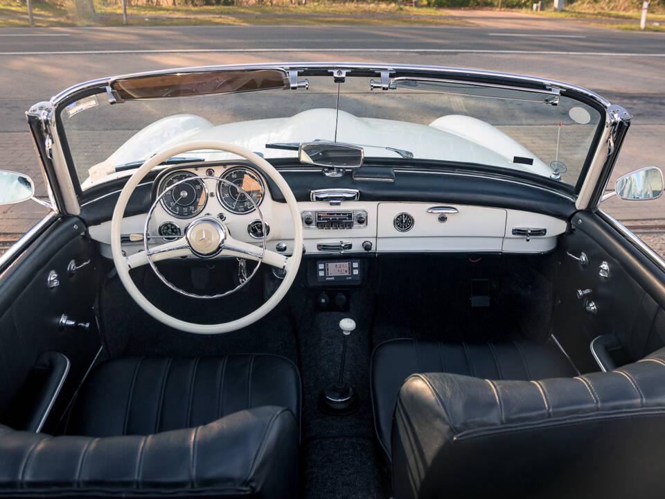 Image 21/42 de Mercedes-Benz 190 SL (1961)