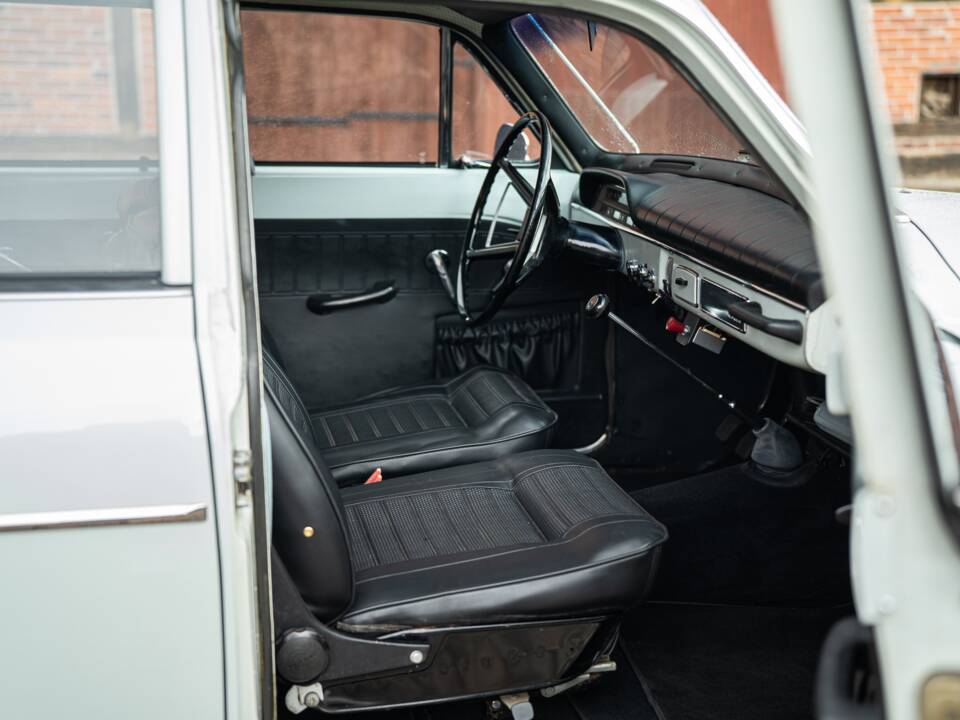 Bild 35/44 von Volvo P 221 (1968)