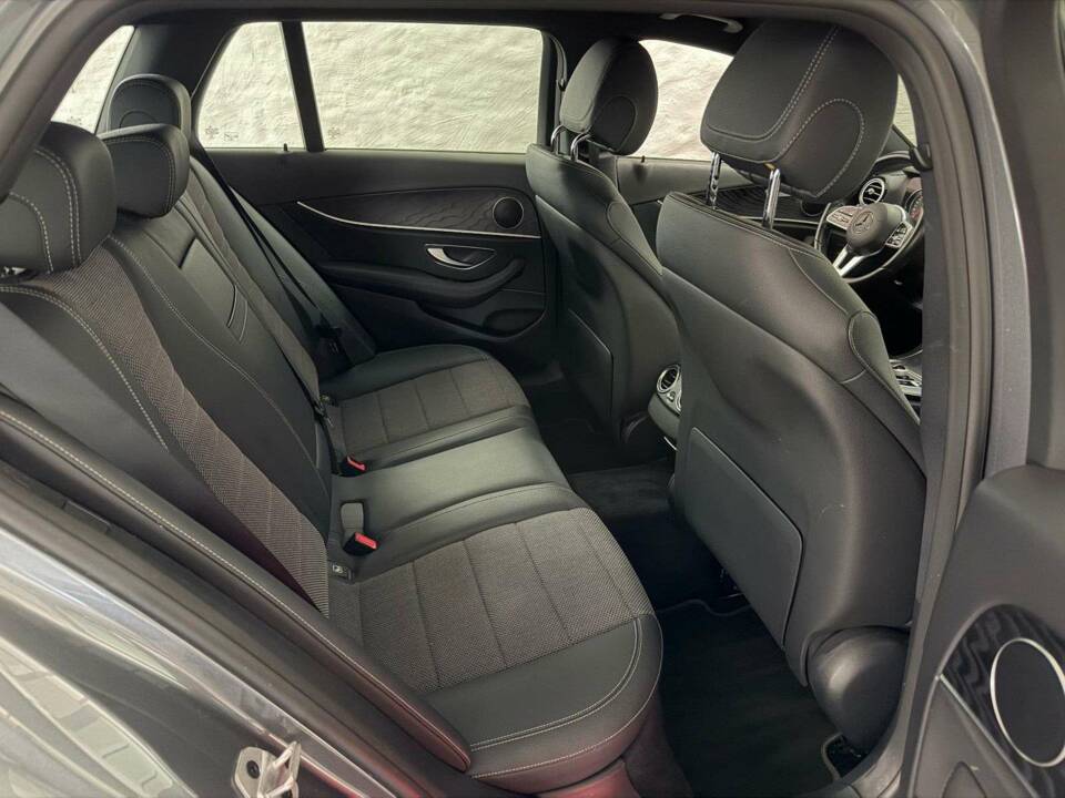 Image 19/32 of Mercedes-Benz E 200 d (2020)