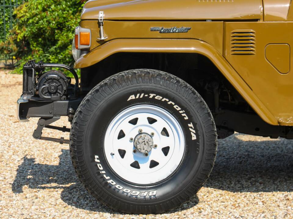Image 12/50 de Toyota Land Cruiser BJ 40 (1979)