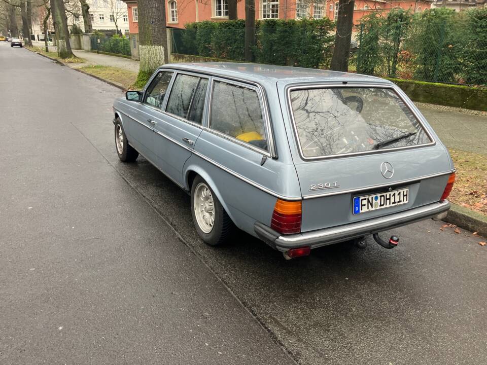 Image 6/13 de Mercedes-Benz 230 T (1980)