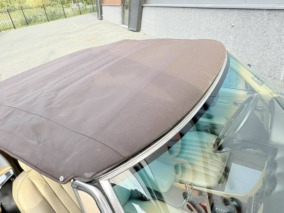 Image 22/50 of Mercedes-Benz 560 SL (1987)