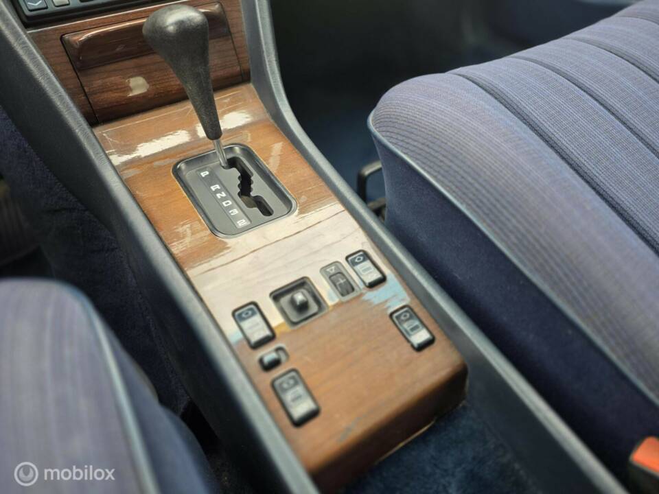 Afbeelding 27/42 van Mercedes-Benz 300 E (1986)