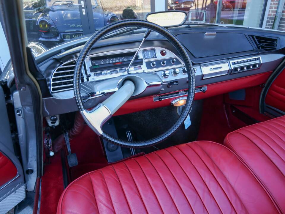 Image 42/50 of Citroën DS 21 Chapron (1963)