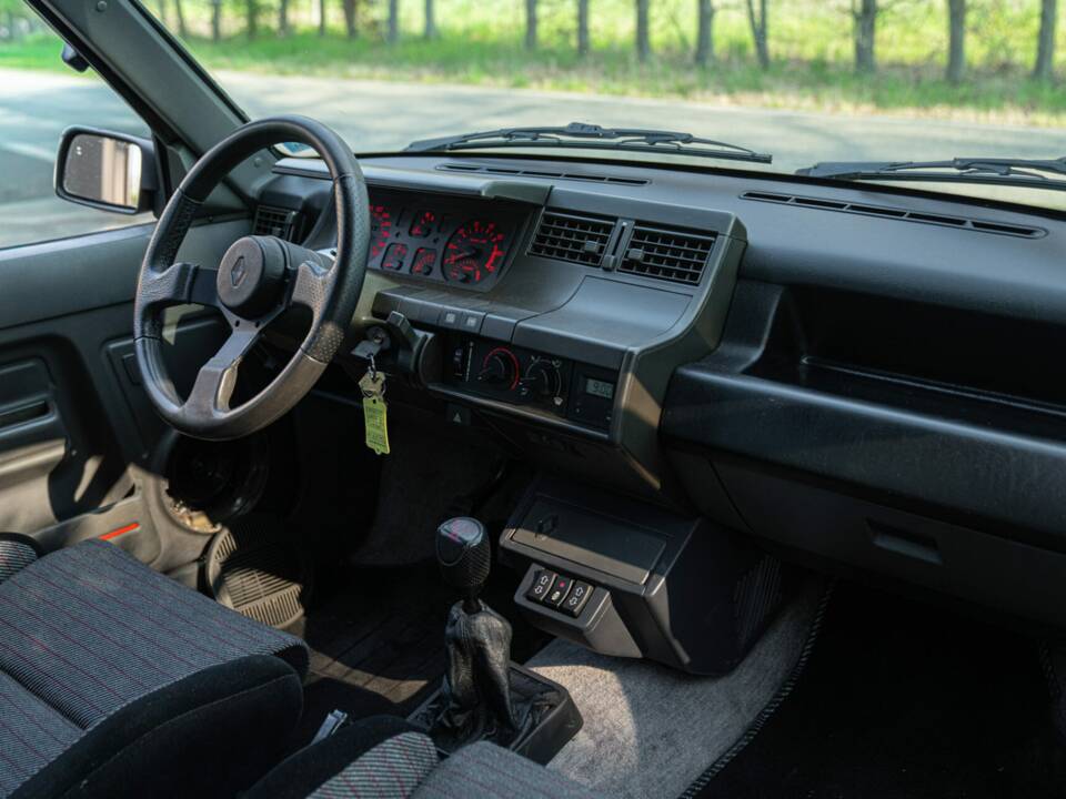 Bild 22/50 von Renault R 5 GT Turbo (1986)