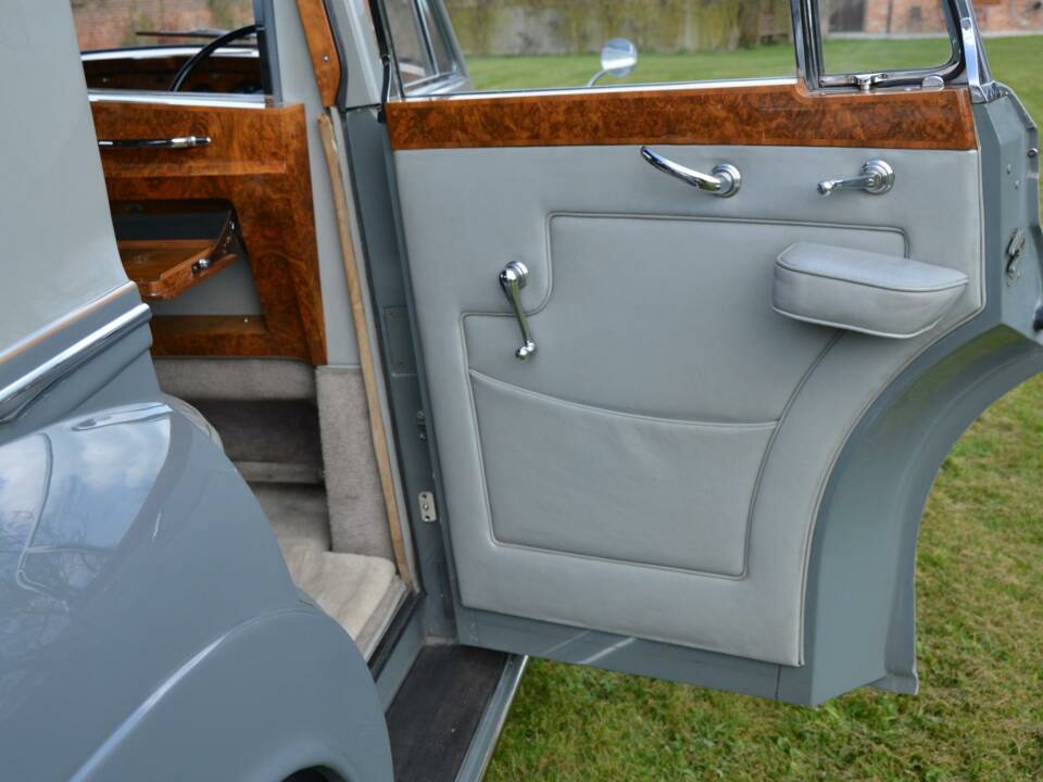 Image 21/50 of Rolls-Royce Silver Cloud II (1961)