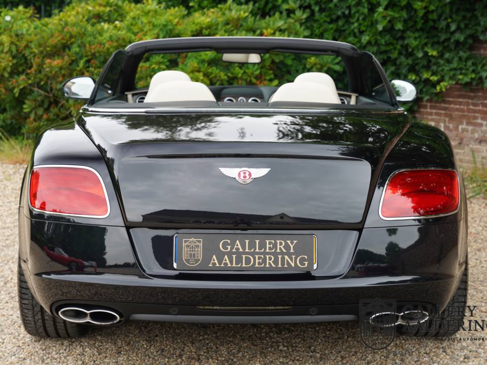 Image 42/50 of Bentley Continental GTC V8 (2014)