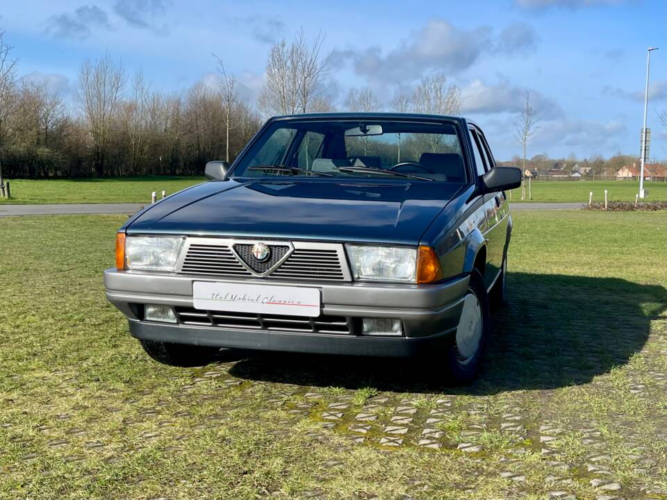 Image 3/36 of Alfa Romeo 75 1.8 (1988)