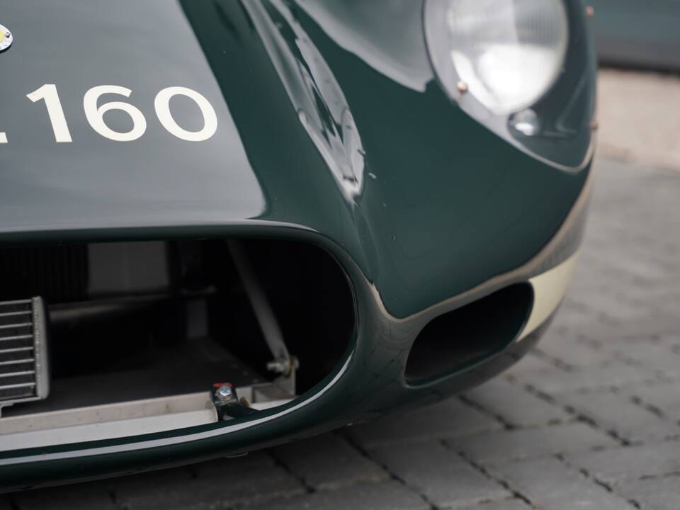 Image 30/50 of Lister Knobbly (1959)