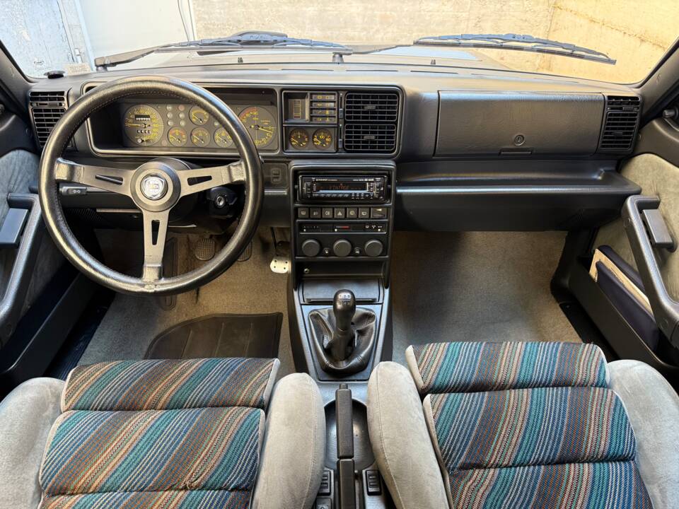 Image 35/35 of Lancia Delta HF Integrale 16V (1990)