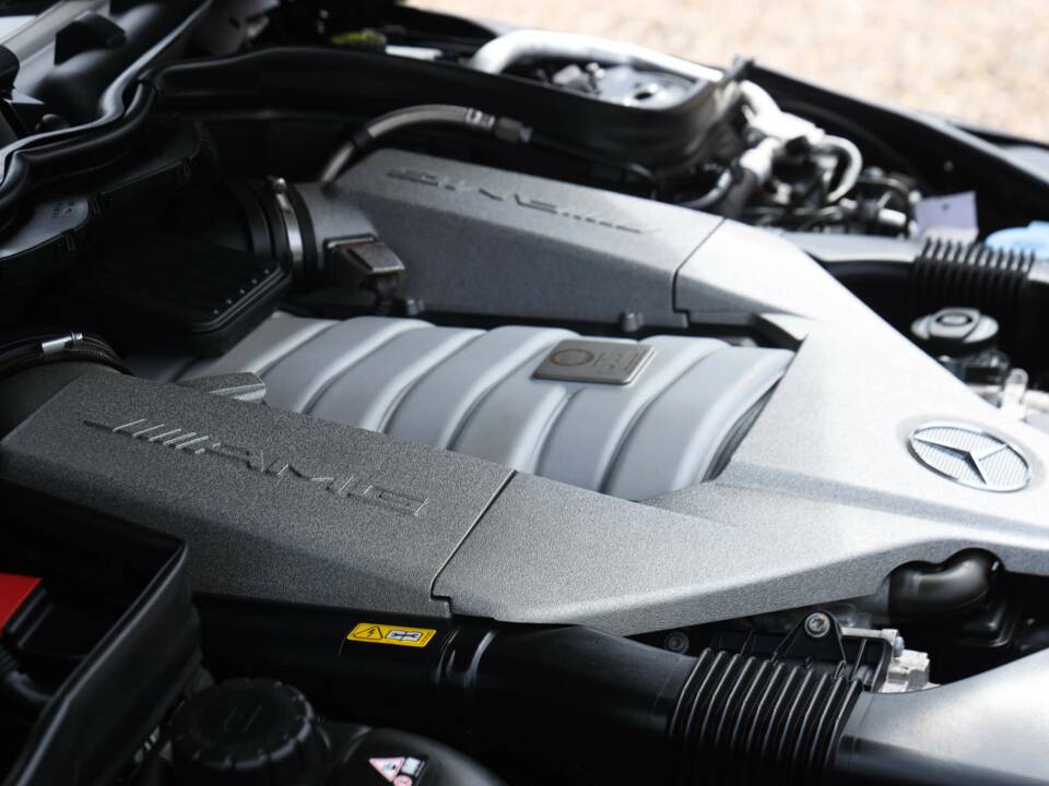 Image 23/50 of Mercedes-Benz C 63 AMG (2012)