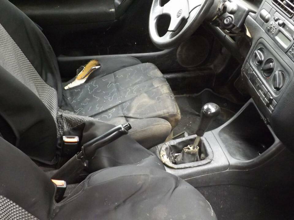 Image 12/50 of Volkswagen Golf III Cabrio 1.6 (1996)