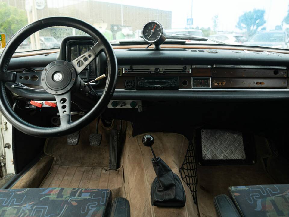 Imagen 31/50 de Mercedes-Benz 220 S b (1967)