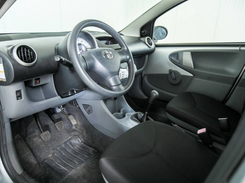 Image 11/48 of Toyota Aygo (2010)