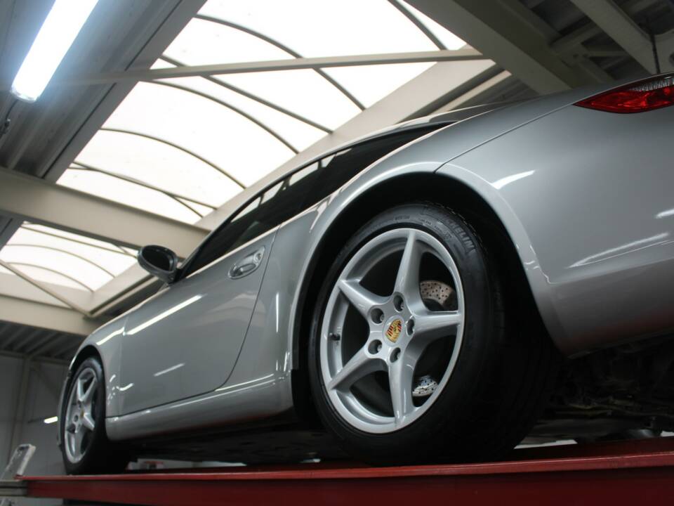 Image 20/50 of Porsche 911 Carrera (2007)