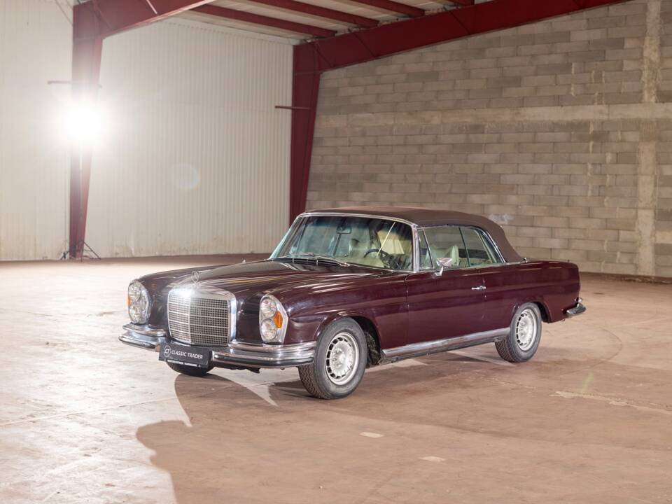 Bild 18/47 von Mercedes-Benz 280 SE (1970)