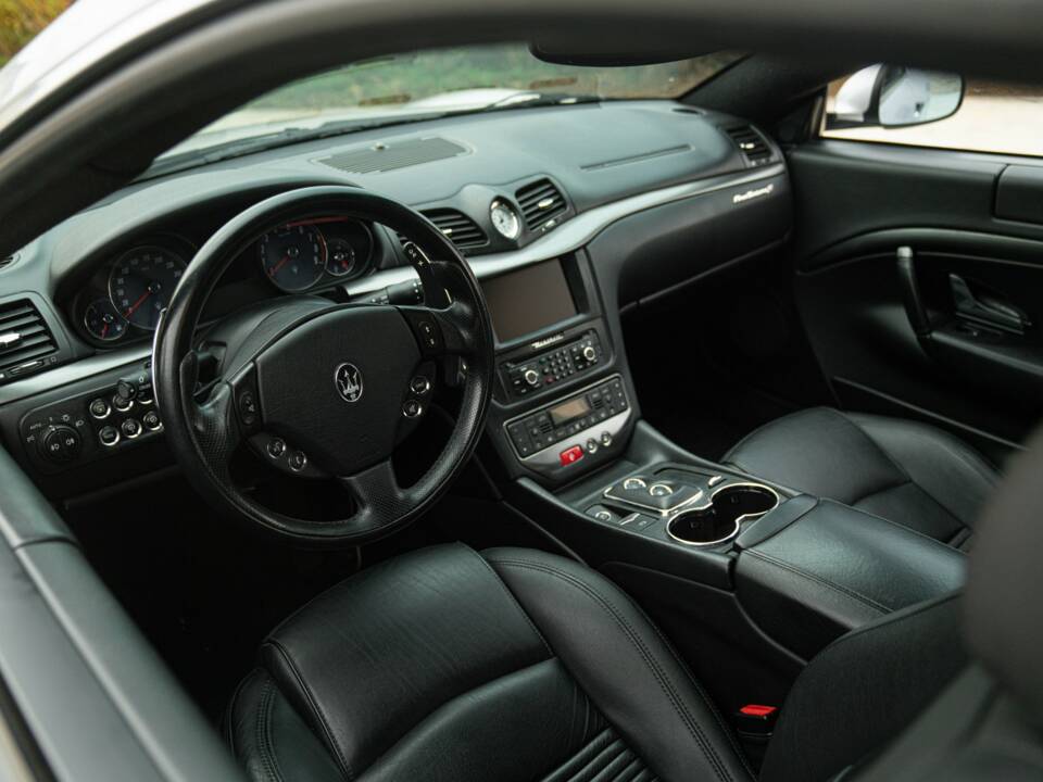 Image 36/50 of Maserati GranTurismo S (2009)