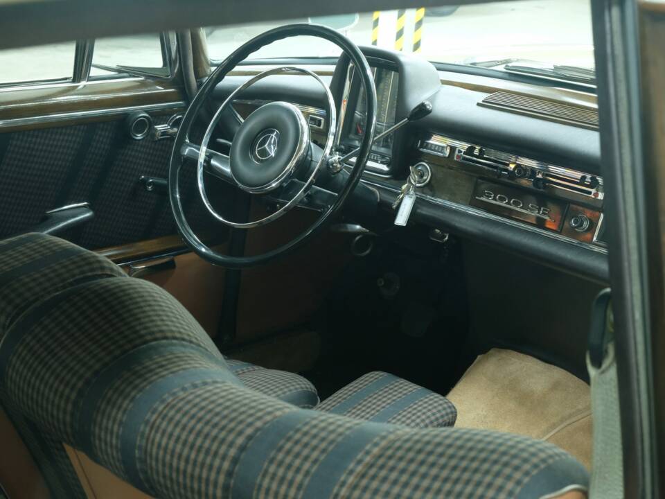 Image 39/50 of Mercedes-Benz 300 SE (1964)
