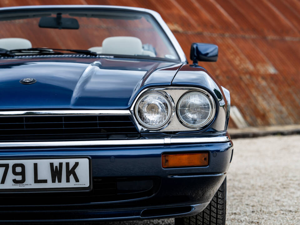 Image 17/38 of Jaguar XJS 4.0 (1995)