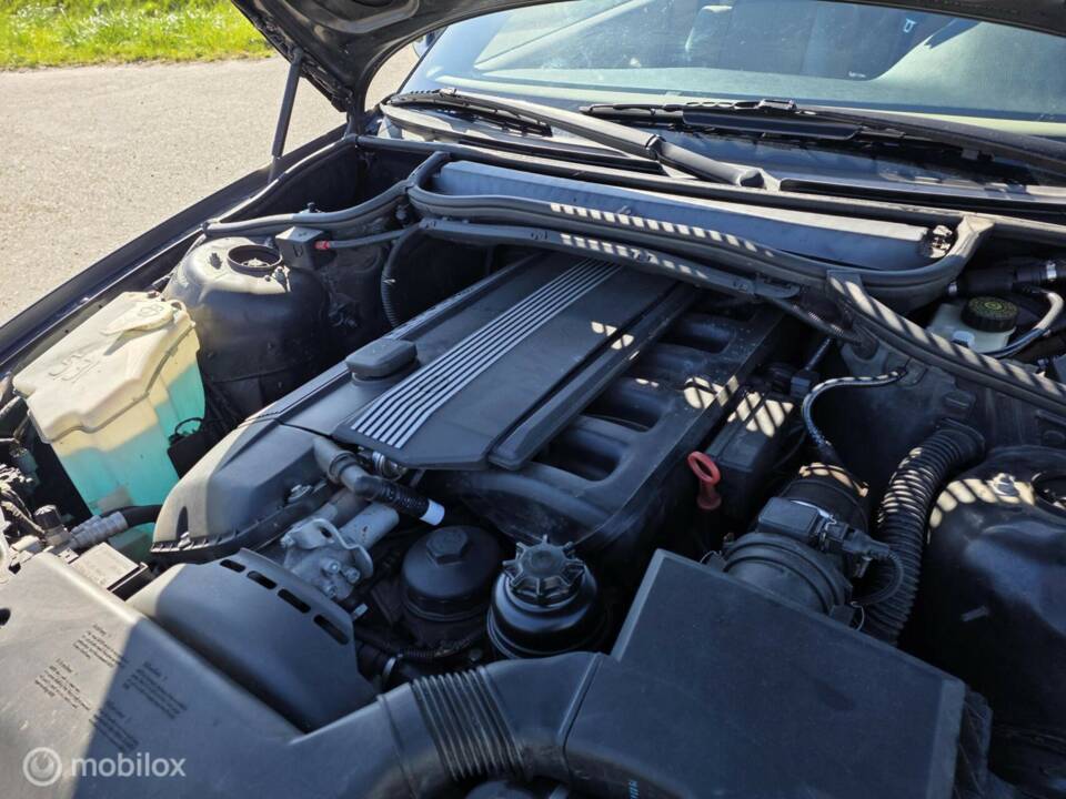 Image 29/38 of BMW 323Ci (2000)