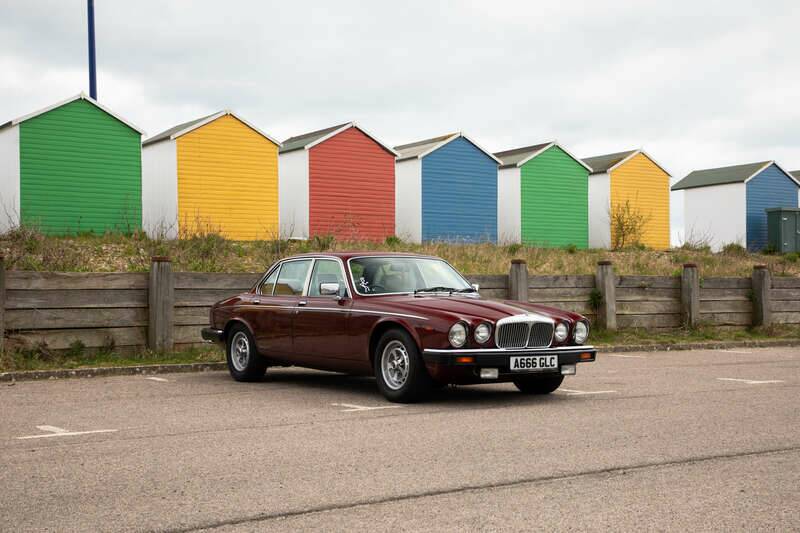 Image 21/50 of Daimler Double Six (1983)