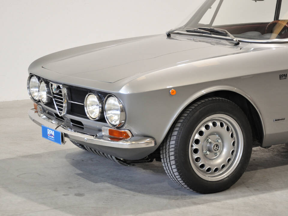 Bild 14/30 von Alfa Romeo Giulia 1300 GT Junior (1971)