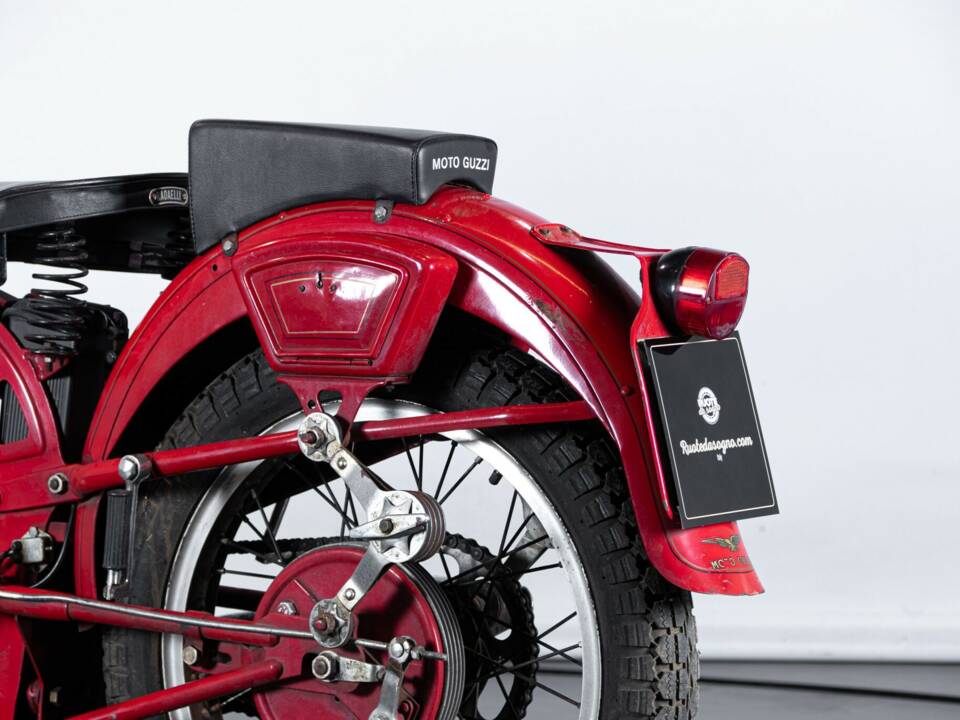 Image 9/50 de Moto Guzzi 250 SS (1950)