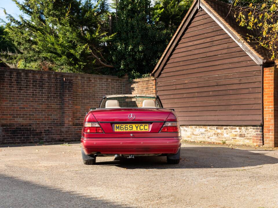 Bild 20/33 von Mercedes-Benz E 220 (1994)