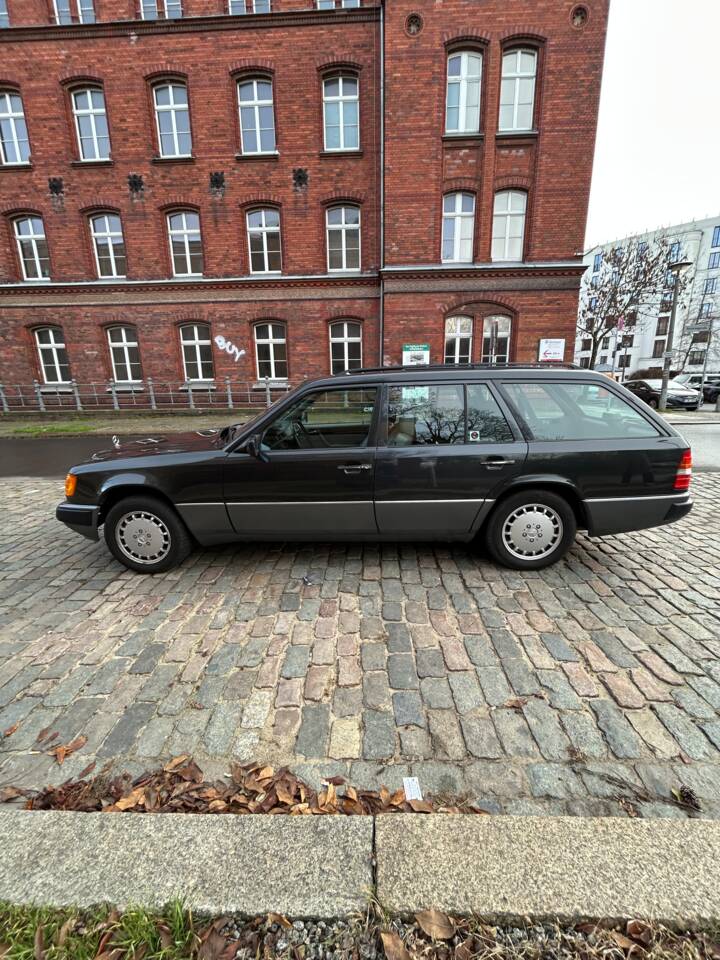 Image 2/21 of Mercedes-Benz 300 TE 4-Matic (1992)
