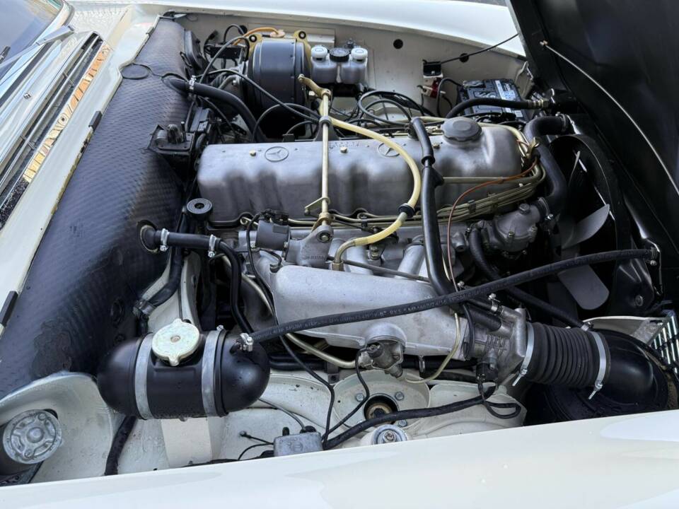 Image 24/48 of Mercedes-Benz 280 SL (1970)