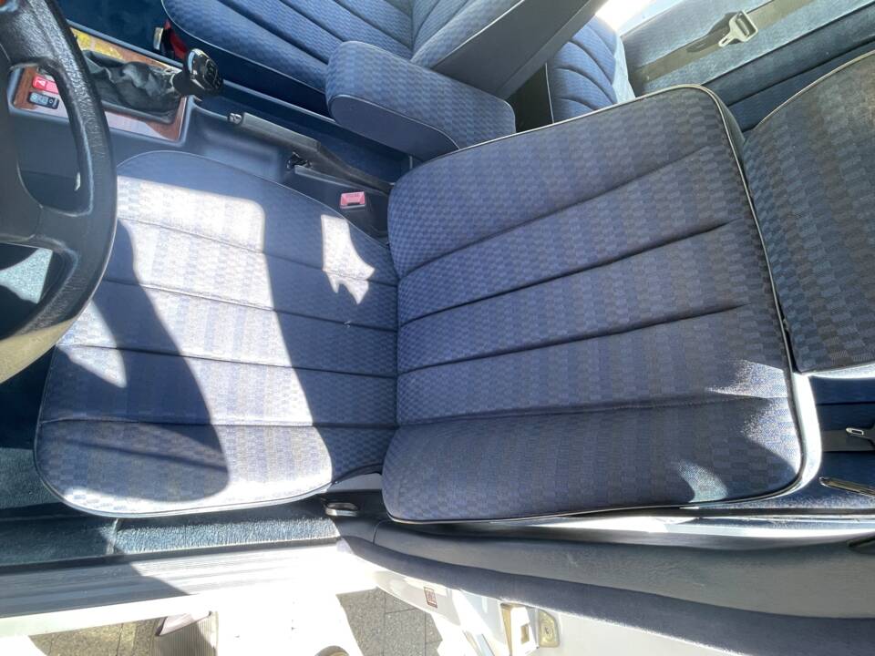 Image 16/57 of Mercedes-Benz 190 D 2.5 (1992)