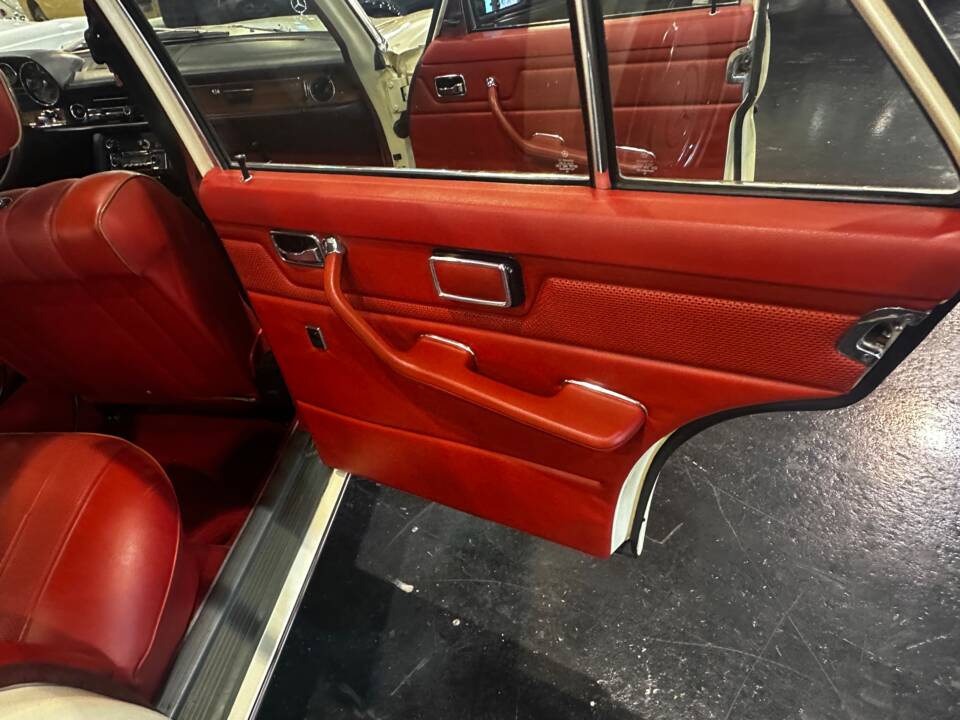 Image 21/21 of Mercedes-Benz 240 D 3,0 (1976)