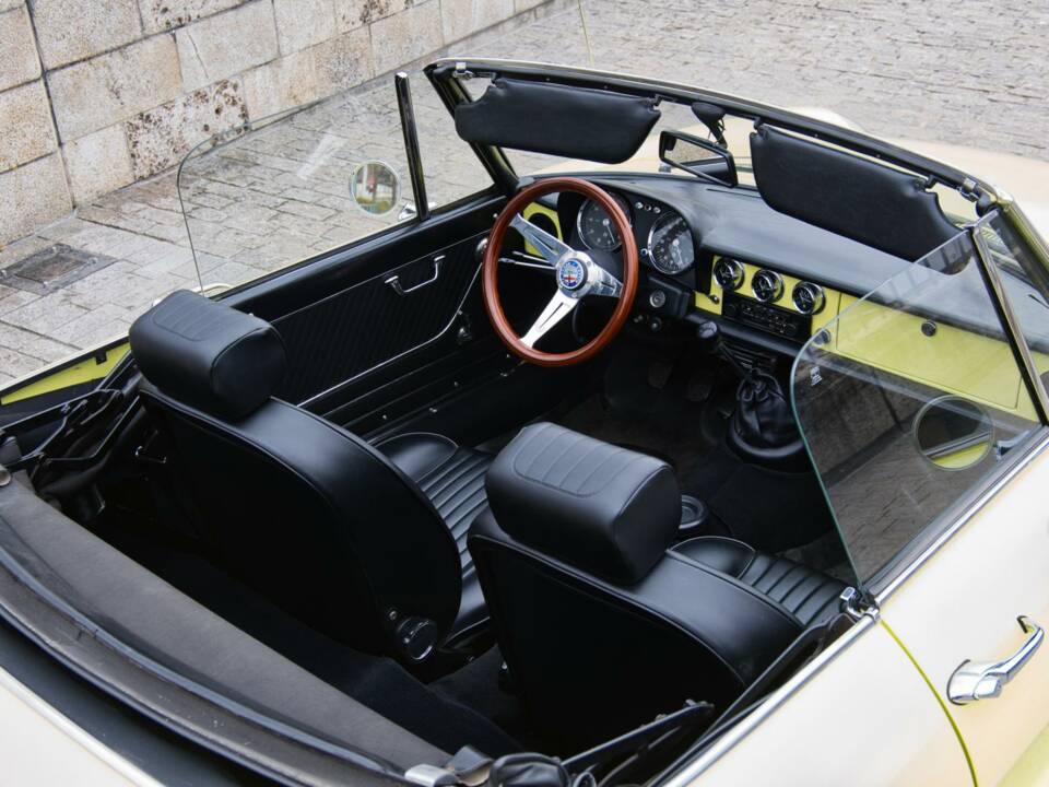 Immagine 5/5 di Alfa Romeo 1600 Spider (1976)