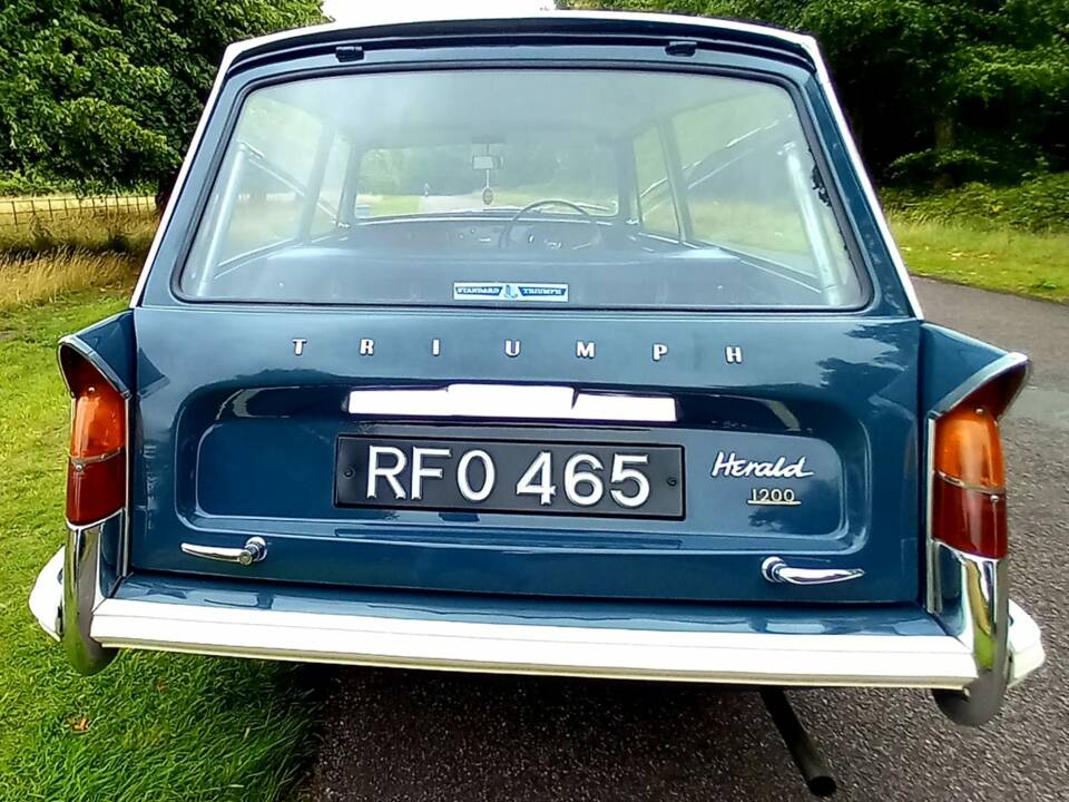 Image 51/93 of Triumph Herald 1200 (1964)