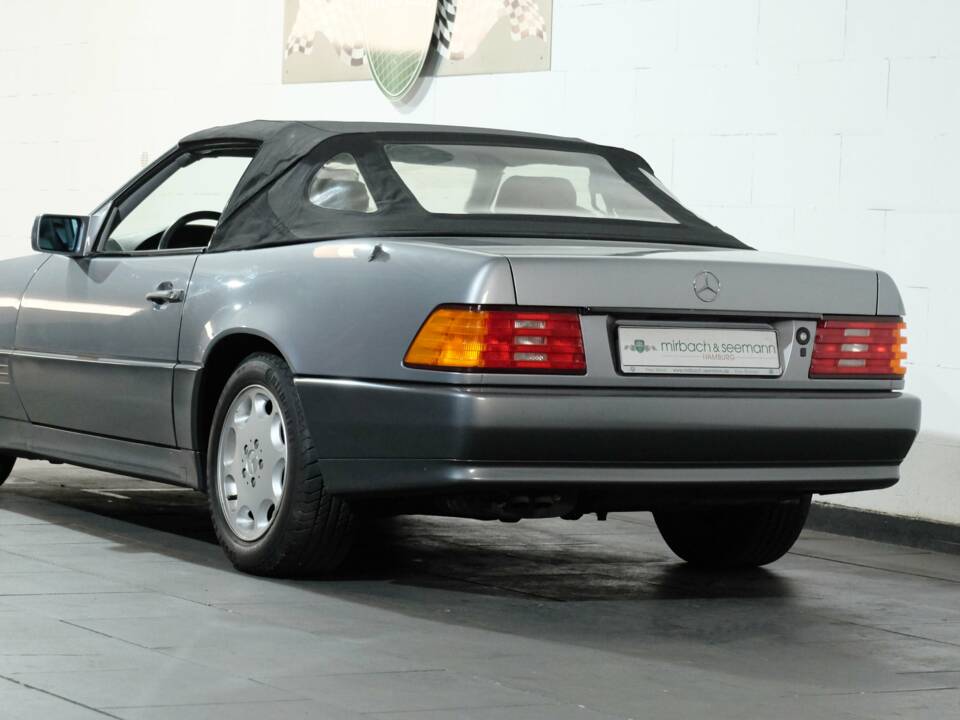 Image 20/34 of Mercedes-Benz 500 SL (1991)