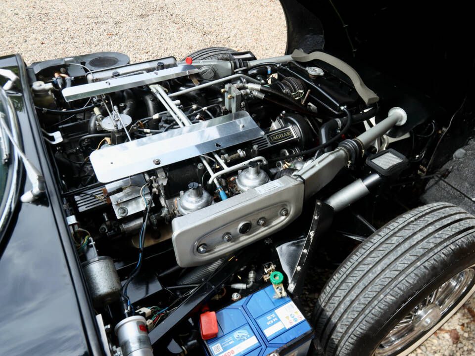 Image 27/50 of Jaguar E-Type V12 (1974)