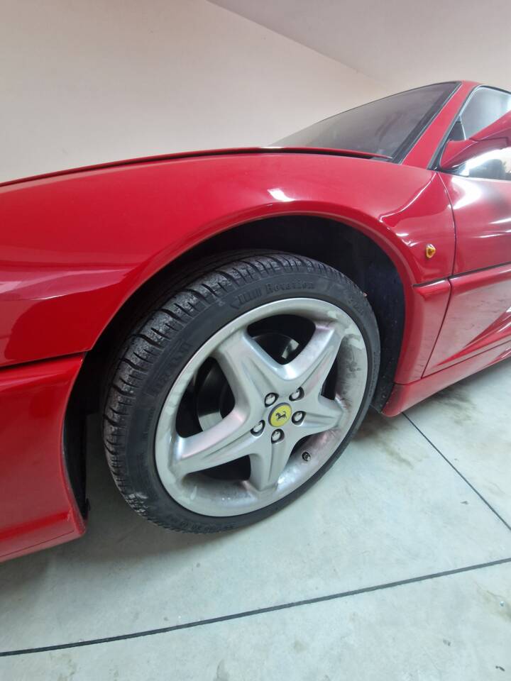 Immagine 6/16 di Ferrari F 355 Berlinetta (1995)