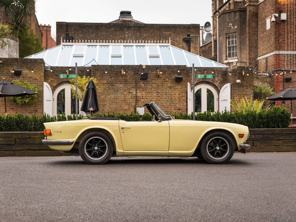 Image 11/47 de Triumph TR 6 (1971)